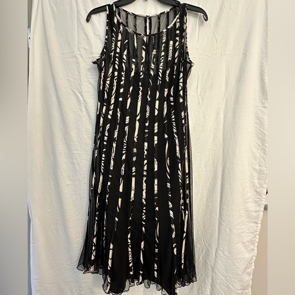 Fantastic black / tan dress, size 6, great for parties